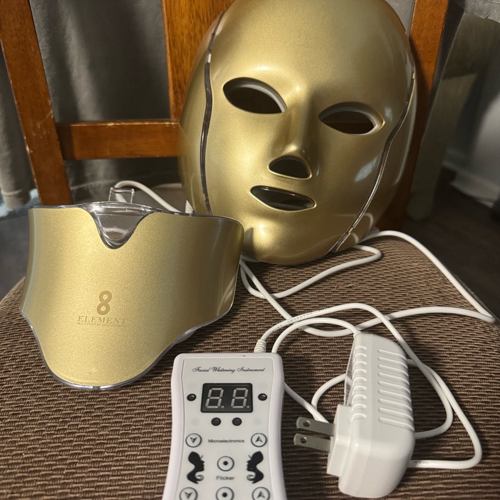 LED Light Therapy Face Mask - Picture 2 of 5
